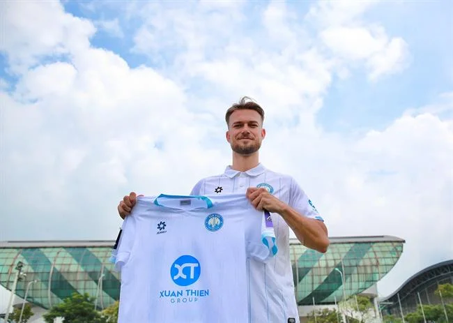 Hình ảnh minh họa việc chia sẻ dữ liệu an toàn với các đối tác tin cậy và tuân thủ các quy định pháp luật.