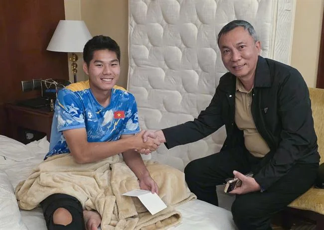 Hình ảnh điện thoại bàn, biểu tượng cho đường dây nóng hỗ trợ khách hàng 24/7 của f1686 khuyến mãi
